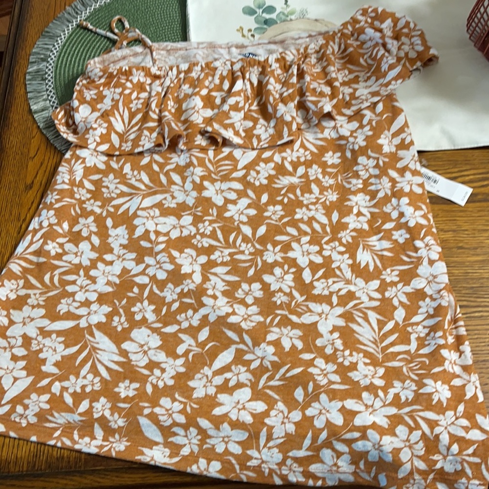 Top - Picture 2 of 4